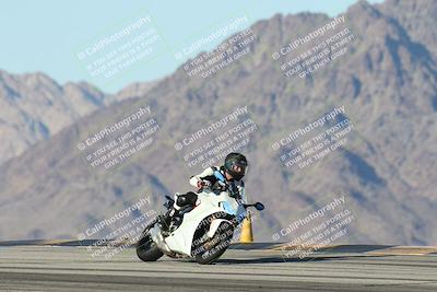 media/Dec-01-2025-Moto Forza (Mon) [[2daa91e15f]]/3-Beginner Group/Session 4 Turn 9/